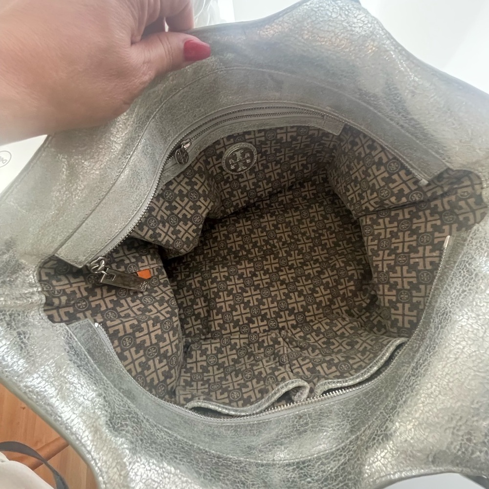 Tory Burch Metallic Silver Bombe handbag - Picture 7 of 14